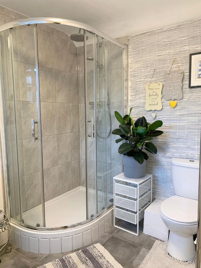 Beautiful Home, 3 Bedroom House Near Alton Towers, Wedgwood Museum, Universities Newcastle-under-Lyme Zewnętrze zdjęcie